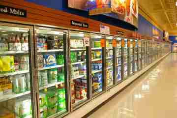 Commercial Cooling: Should You DIY a Refrigerator or Freezer Door Seal Fix?